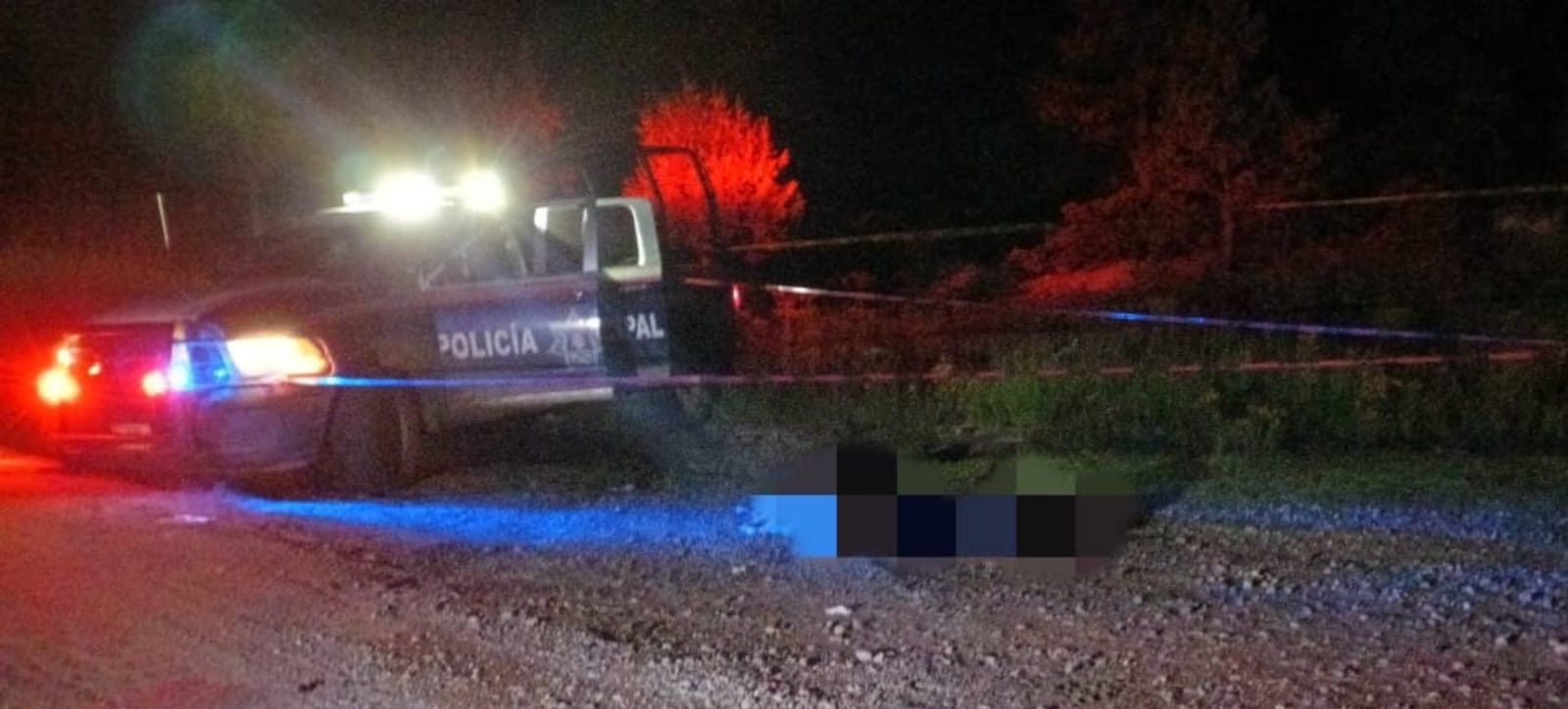 Dejan 2 ejecutados en la carretera a Guadalupe y Calvo; tenían vestimenta tipo militar