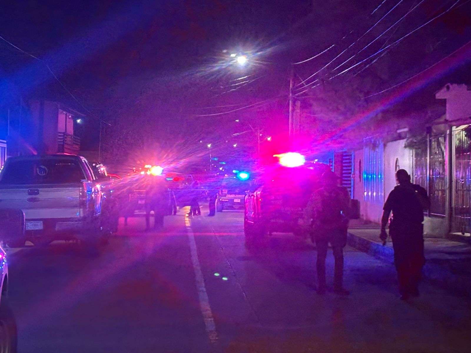 Sujeto baleado anoche en El Quijote irrumpió en 2 viviendas y causó pánico en sus habitantes
