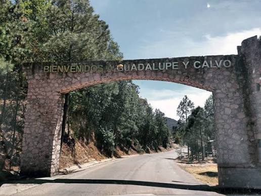 Dejan el cuerpo de un ejecutado en la entrada a Guadalupe y Calvo; tenia huellas de violencia